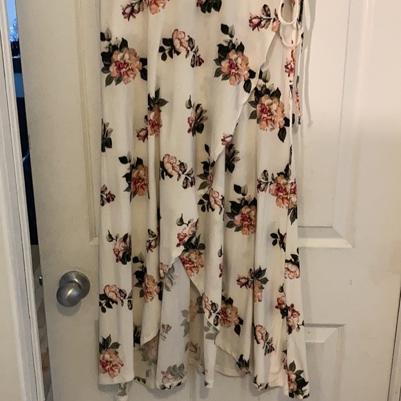 Floral Maxi Dress - Picture 3 of 3